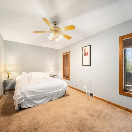 3-bedroom house with AC and WiFi within walking distance of The Big House!