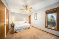 3-bedroom house with AC and WiFi within walking distance of The Big House! - Boutique