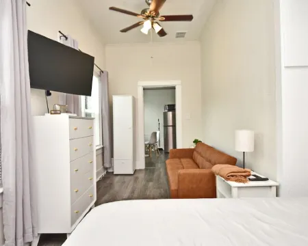 Chic Studio Apartment in Near Downtown Winter Garden Hotels in Winter Garden