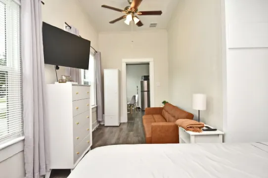 Chic Studio Apartment in Near Downtown Winter Garden Hotels in Winter Garden