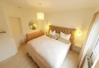 DIE Zeil 5 Ferienwohnung Deluxe im Rheingau - Calm Down Just Relax فنادق في Eltville am Rhein