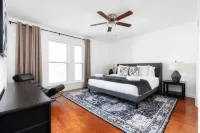 Pool+HotTub+Firepit+Grill+Billiards+MiniGolf+PS4