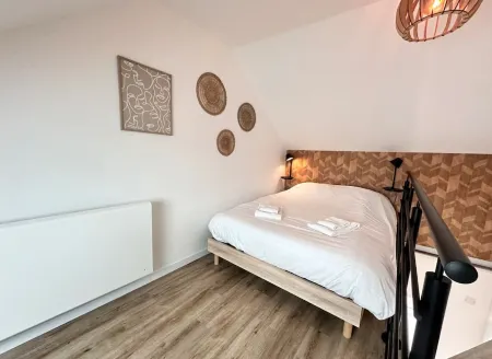 Le Pinot, warm new duplex apartment in Chouilly, 5 minutes from Epernay. Отели в г. Шуийи