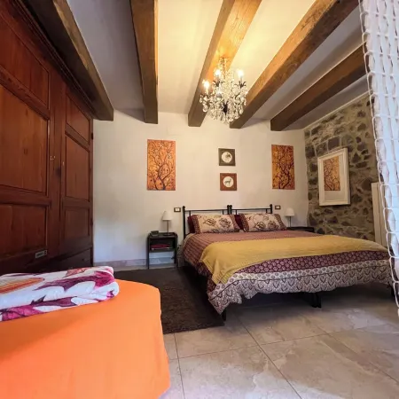 Loft with flowered courtyard in Val d'Orcia Radicofani