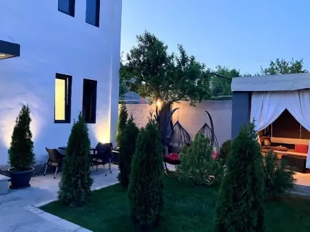 Haya Guest House Отели в г. Аргел