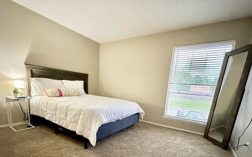 Worker friendly, cozy, great location, quiet, full kitchen, WiFi,