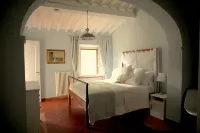 A Beautiful Tuscan Villa; a Large Private Pool, Spacious Grounds & Cinema Room. Hotels in Chianni