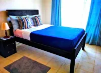 Tinina's Home: spacious, easily accessible, very Clean, secure and free parking Hotel a 