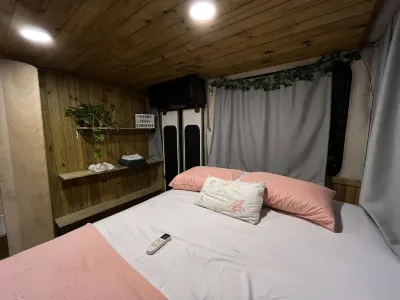 Bus house on the riverfront Hotels in Armacao