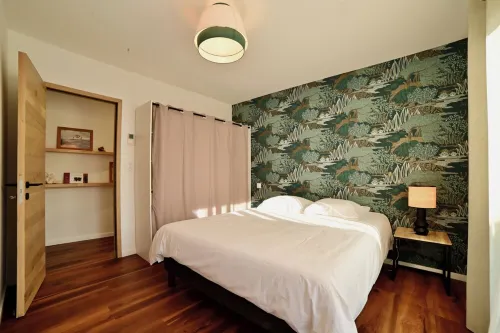 New house, heated pool, enclosed garden. Near historic center Périgueux