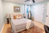 Adorable & Quiet -Under 15 min to Downtown & Beach Hotels in Talahi Island