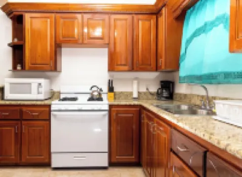 Azure at Bayview - Perfect for a guest or couple and near to Shoal Bay Beach!