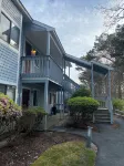 Charming 2nd floor 2-bedroom condo with AC WiFi in tranquil Brewster.