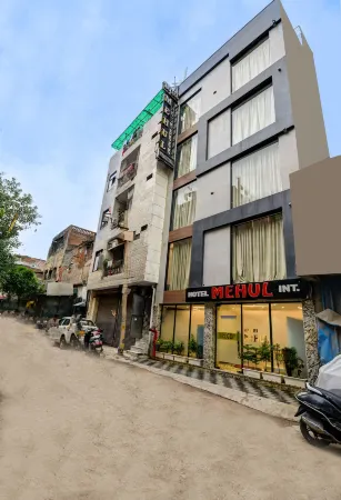 Hotel Mehul International -Near New Delhi Railway Station, Paharganj & Connaught Place Отели рядом со станцией Barakhamba Road