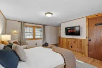 Cabin W/Private Hot tub,PetFriendly, Fire pit 10min  Loon mtn & owls Nest Resort