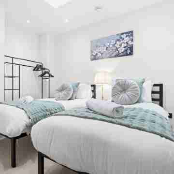 Picturesque City Apartment Tourists Families Contractors Rooms