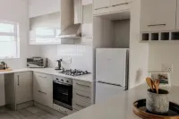 Charming 2-Bedroom Retreat in the Heart of Swakopmund – Walk to Beach & Cafés!