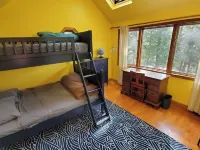 Spacious and bright mountain house near Hunter and Windham Hotels in Hunter