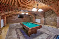 Luxury Chalet with private swimmingpool located in residential Saxon area Hotels in Cristian