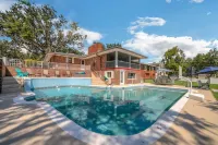 Beautiful Lake View Retreat Drivable To Theme Parks 3 Bedroom Home