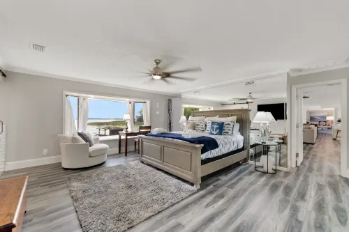 Beautiful Lake View Retreat Drivable To Theme Parks 3 Bedroom Home