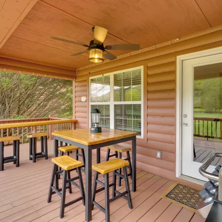 Hiawassee Riverfront Cabin 7 Mi to Lake Chatuge!