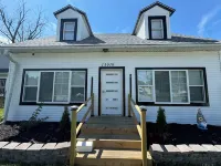 Spacious 4-bedroom house in marvelous Dolton with WiFi, AC Hotels in Thornton Township