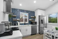 Charming 2-bedroom house in lovely Lodi with WiFi, AC