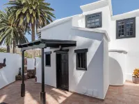 Luxury Penthouse with heated pool and stunning views! Hotels near Graciosa