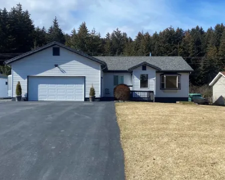 Emerald Isle Getaway - Tremendous 3-bedroom house with WiFi in Kodiak 科迪亞克島酒店