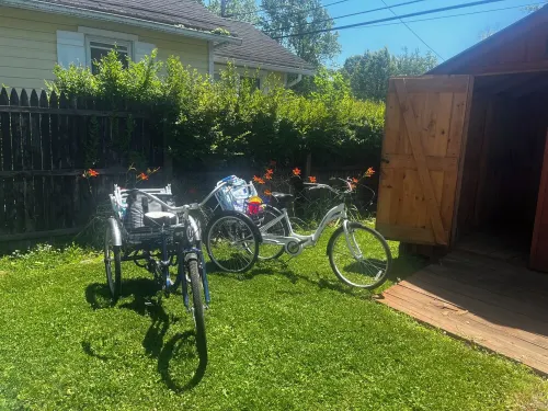 Sandy Cheeks is perfect for your next family vacation! Walk to Lake Erie Beach. Hotels in Evans