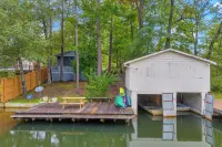 Charming 2-bedroom cabin in beautiful Mountain Rest on Lake Becky