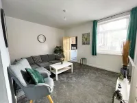 Perfect for Contractors & Families! 7 Beds Free Parking Hotels in Oldbury