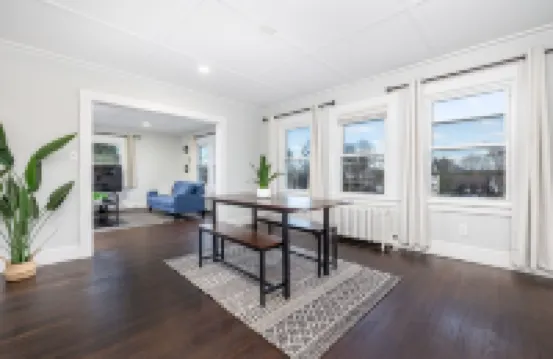 Home with King Bed Near UCONN & ECSU & Hospital