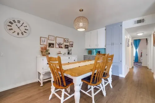 Cypress-Charming 3-bedroom home with AC, WiFi & Pool, close to Disney & Beaches