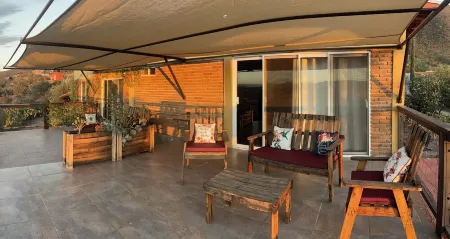 2 Cómodas habitaciones independientes con terraza y bonita vista al valle.