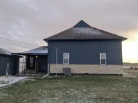 Delightful 2-bedroom house with WiFi, AC between Greentown & Kokomo