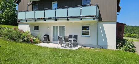 Mountain idyll -renovated and high quality with solid wood bed at comfort height