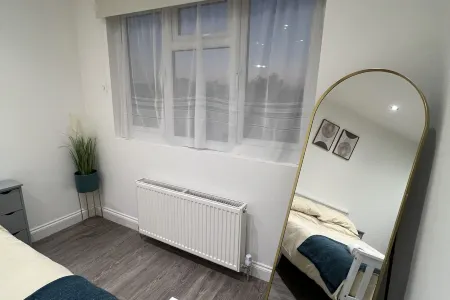 Stylish Cosy Flat in London Отели в г. Эджвар