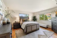 Matterhorn Inn Hotels near Pink Java Cafe