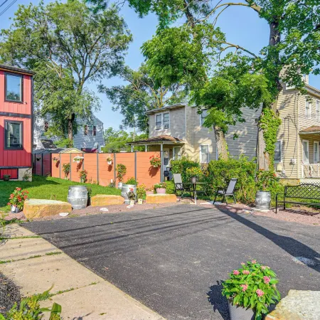 Walkable Neighborhood: Updated Morton Home!