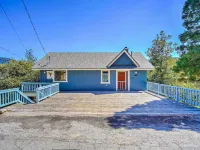 The Atomic Squirrel Lodge Lake Gregory Getaway! Hotels in Crestline