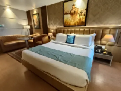 Vatika Premier Hotel パトナのホテル