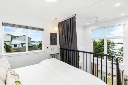 Covelet Hideaway Отели рядом с достопримечательностью «Peace Arch State Park»