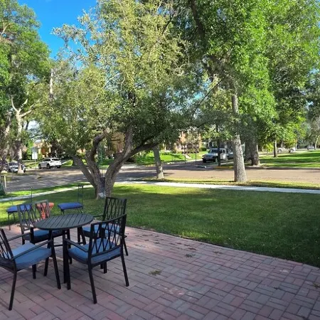More on Moore, Remodeled Historic Home w/ AC, 4Br/2BA, Washer & Dryer Sleeps 8