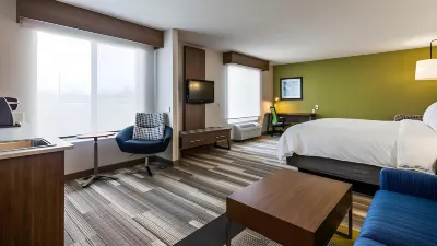Holiday Inn Express & Suites Detroit - Farmington Hills Hôtels à : 