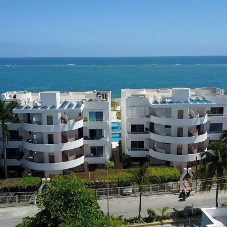 Beachfront Puerto Morelos Condo, Ground Floor, Pool, Rooftop Views, Walk to Town
