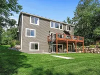 Exceptional property on Pelican Lake! Short walk to Breezy Resort, beaches, park Hotels in Breezy Point