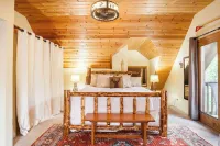 Moose Lodge Log Cabin and Chalet w/ Hot Tub sleeps 16