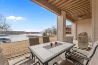 On the Rocks 3 Bedroom Condo by RedAwning - Homestays